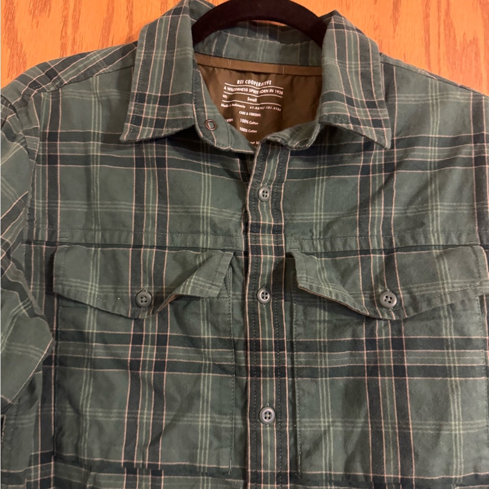 Men's REI Cooperative Green Plaid Flannel Shirt. Size Small. For Your outdoor. - Picture 2 of 13